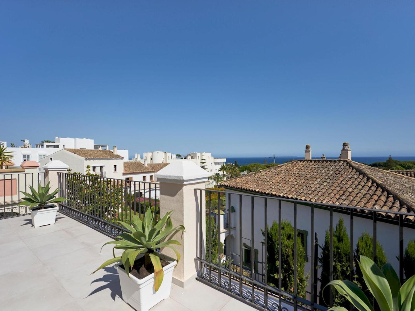 Beautifully Renovated Summer House Pass The Keys