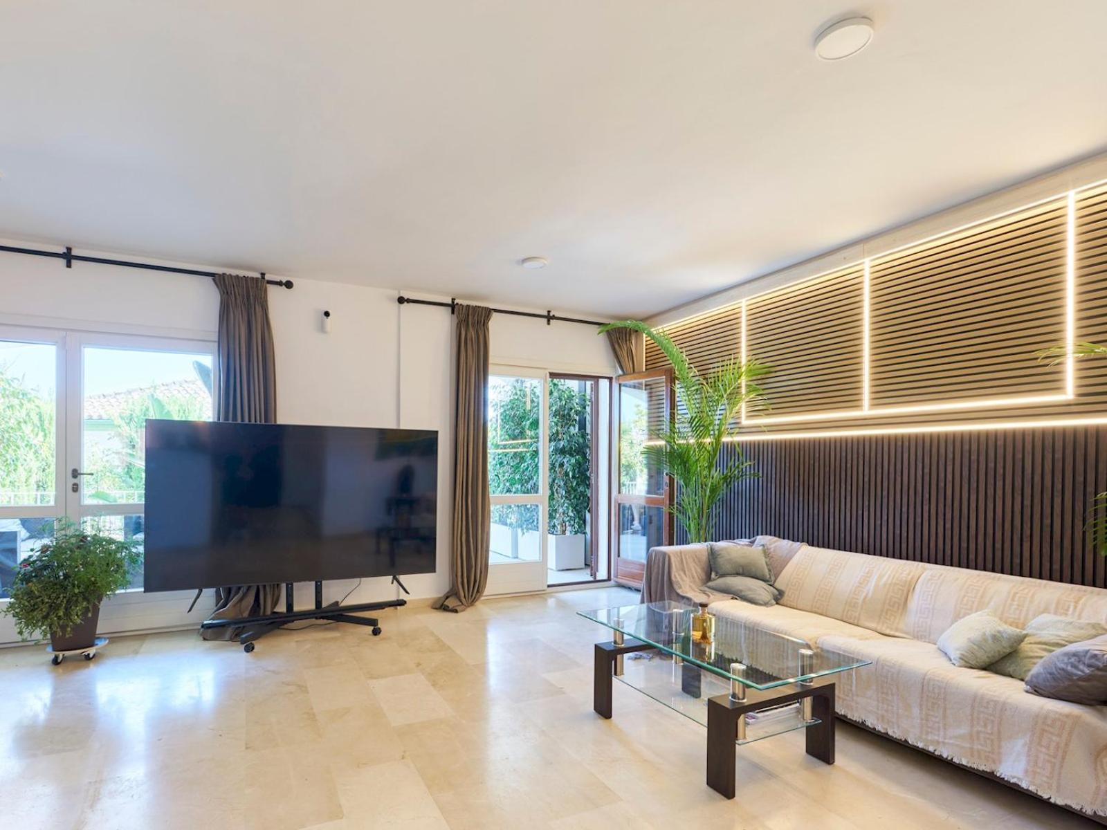 Beautifully Renovated Summer House Pass The Keys * Marbella