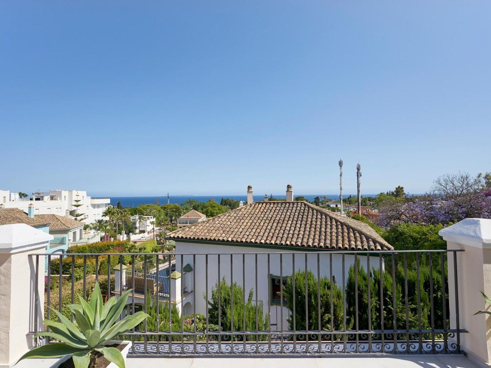 Beautifully Renovated Summer House Pass The Keys Holiday home *