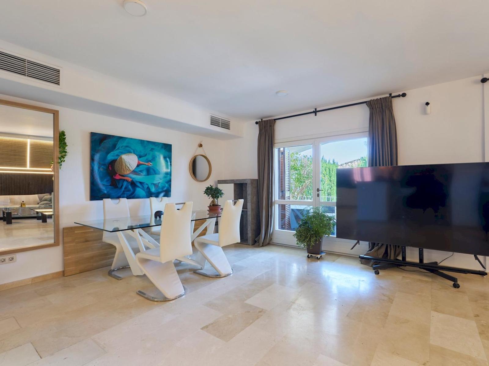 Beautifully Renovated Summer House Pass The Keys