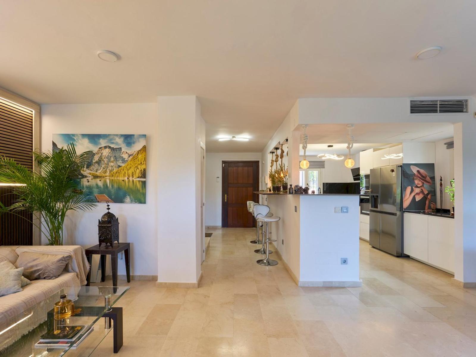 Beautifully Renovated Summer House Pass The Keys