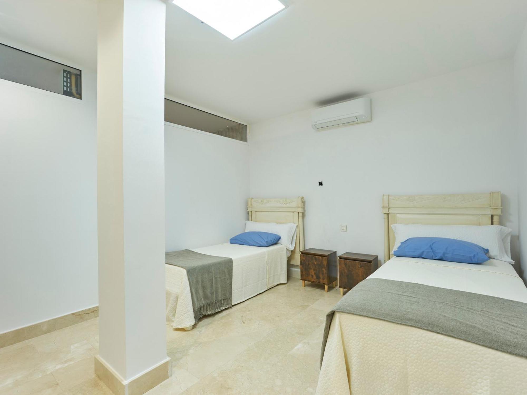 Beautifully Renovated Summer House Pass The Keys Marbella