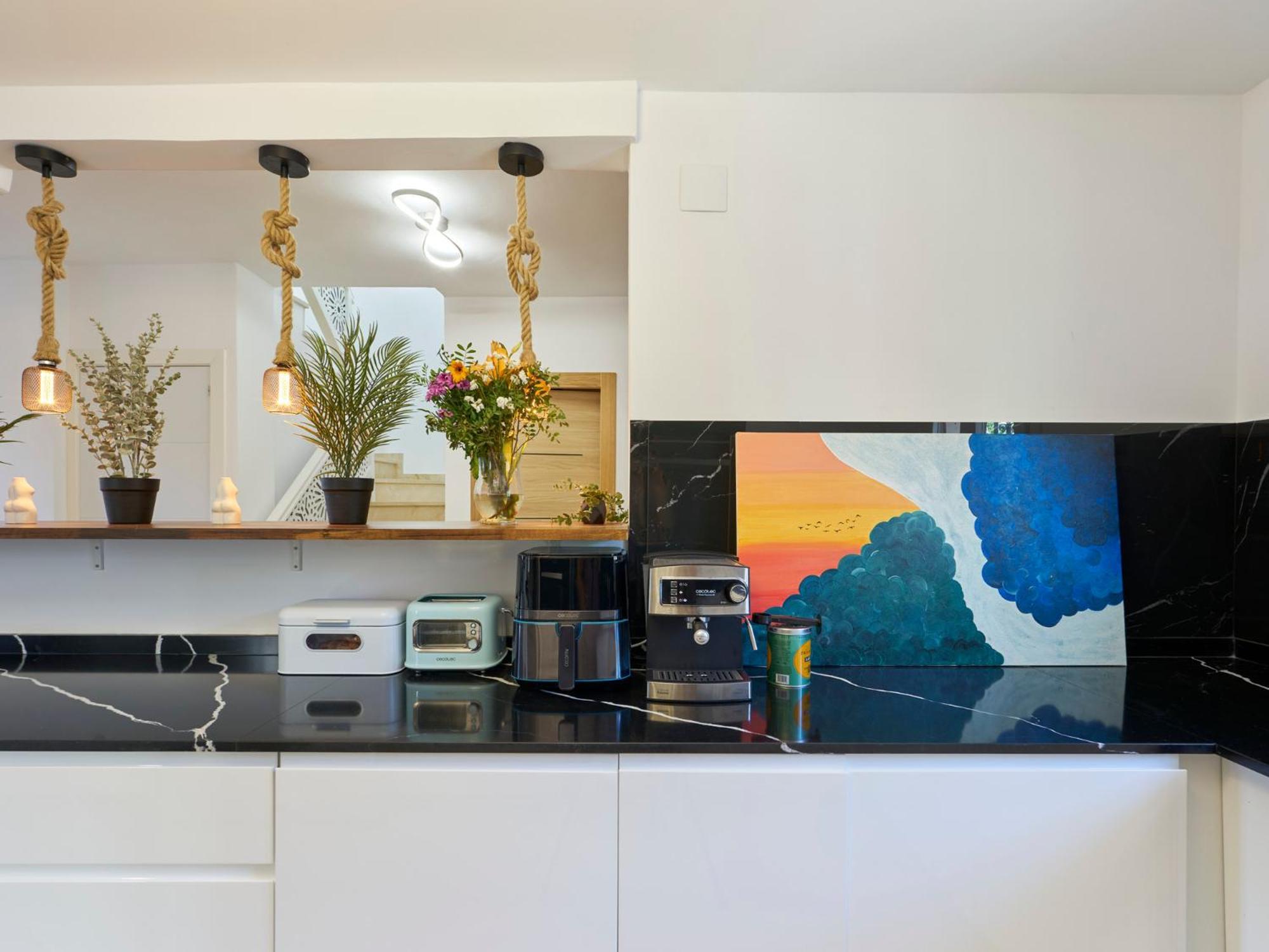 Beautifully Renovated Summer House Pass The Keys *