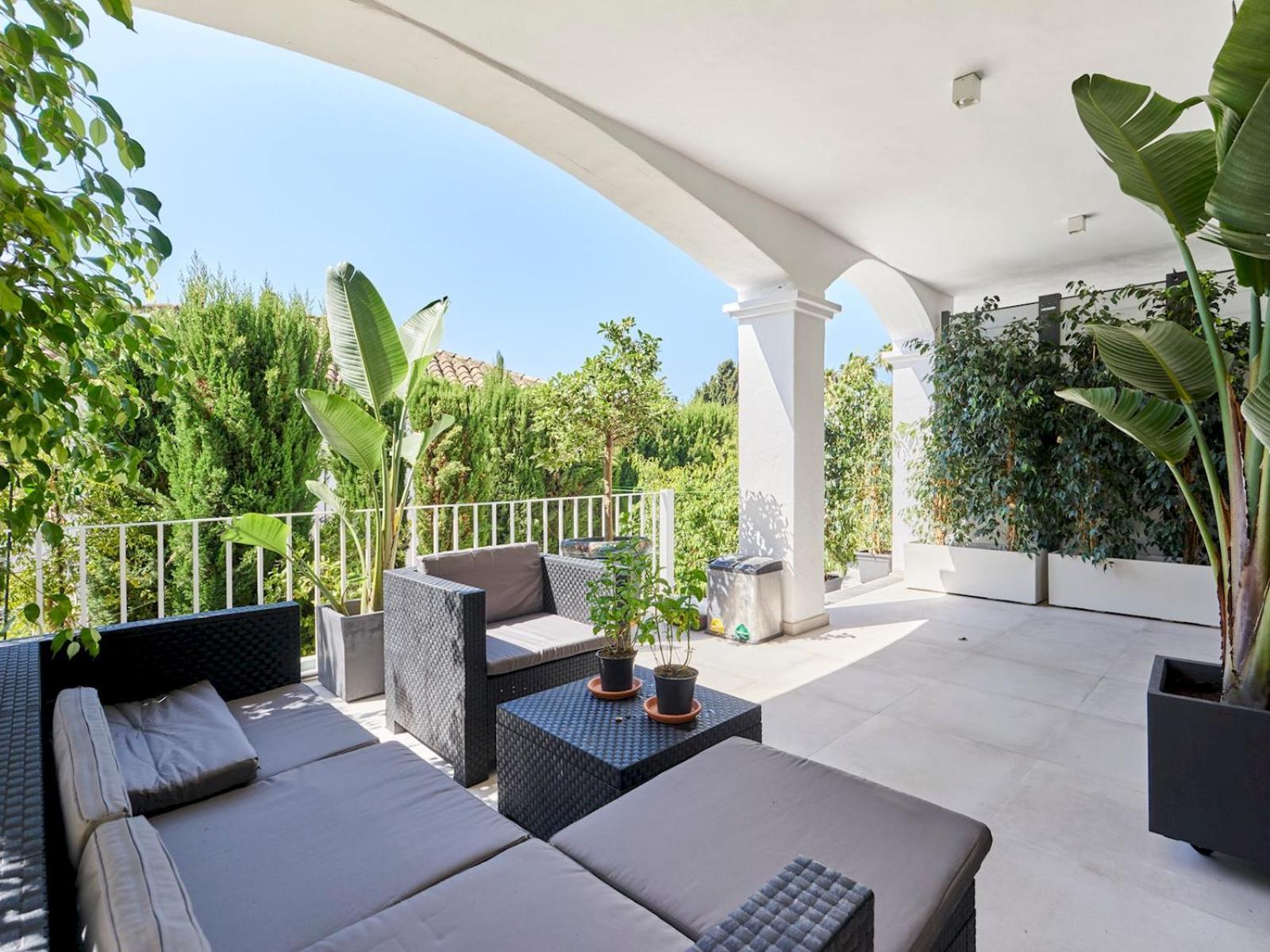 Beautifully Renovated Summer House Pass The Keys *