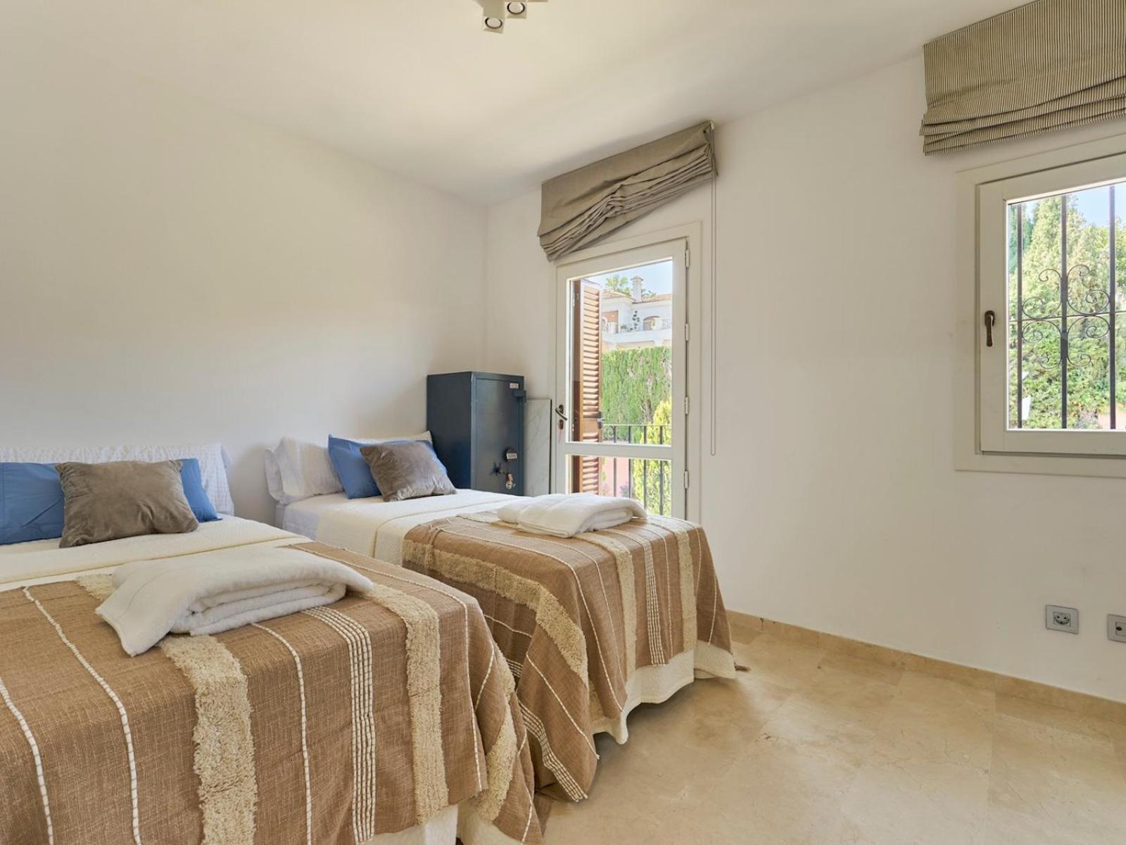 Beautifully Renovated Summer House Pass The Keys