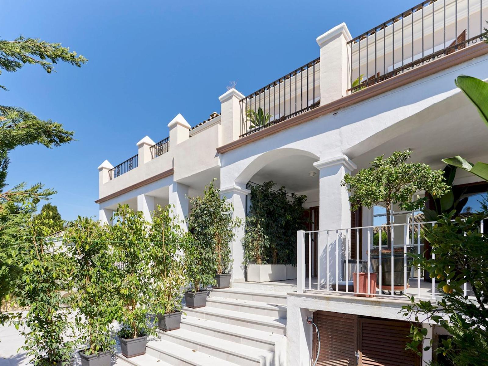 Beautifully Renovated Summer House Pass The Keys Marbella